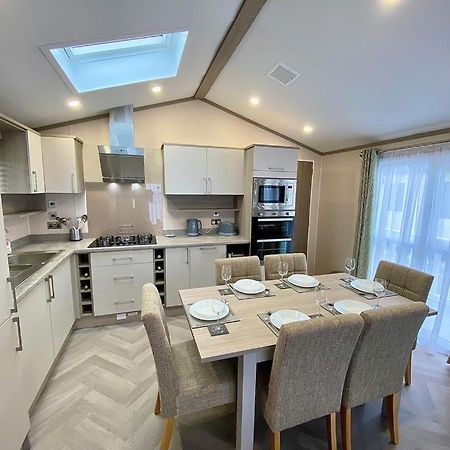 The Lodge Селси Екстериор снимка